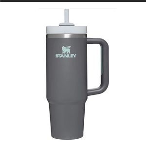 NWT Stanley Adventure Quencher 40 oz-charcoal
